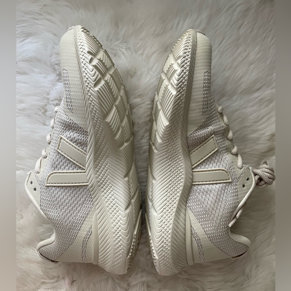 New! Veja Cream and White Shoes - Picture 6 of 9